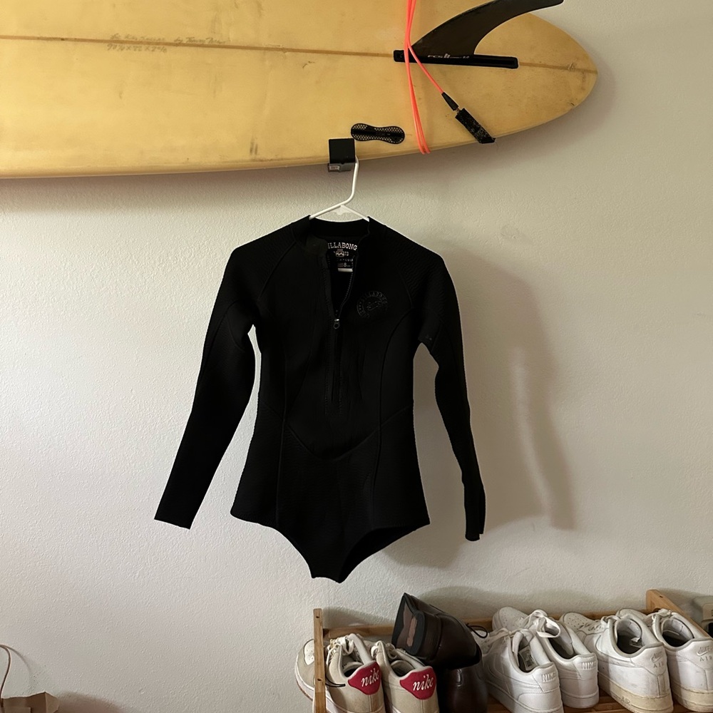 BILLABONG LONG SLEEVE BLACK WETSUIT
